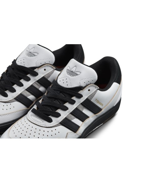 adidas Tyshawn II, Crywht/Cblack/Chsogr