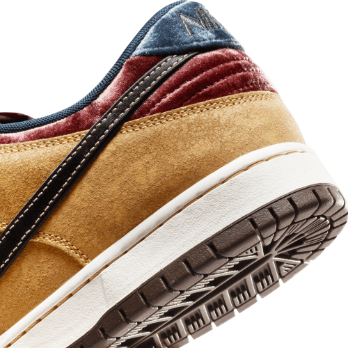 Nike SB Dunk Low Pro 'City Of Cinema',...