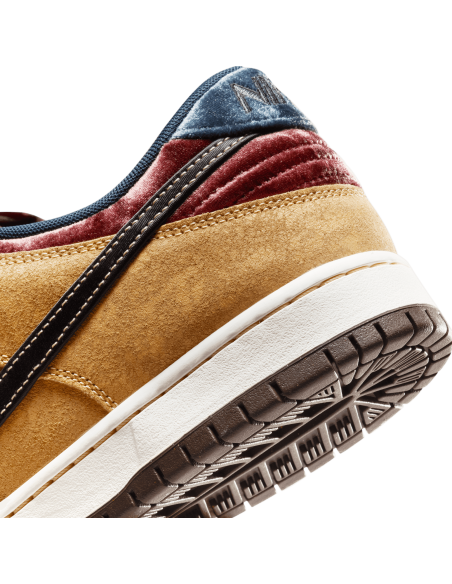 Nike SB Dunk Low Pro 'City Of Cinema', Celestial Gold/Black-Dark Team Red
