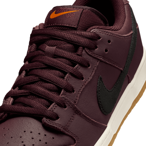 Nike SB Dunk Low Pro ISO, Burgundy...